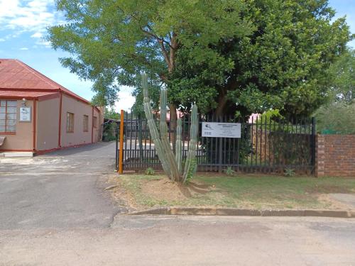 KHAYA LANGA Guest House & Contractors Accommodation