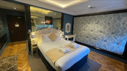 room detail thumbnail 1