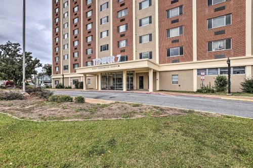 Airy Apt Situated in the Coosa River Area! in Gadsden, USA