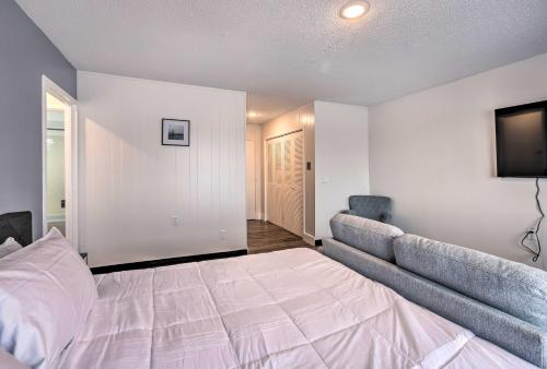 Airy Apt Situated in the Coosa River Area! in Gadsden, USA