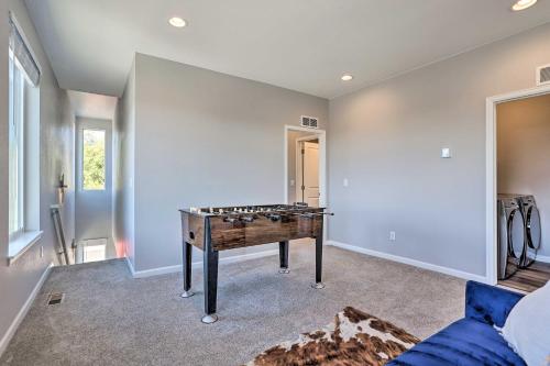 Commerce City Townhome about 6 Mi to Dtwn Denver!