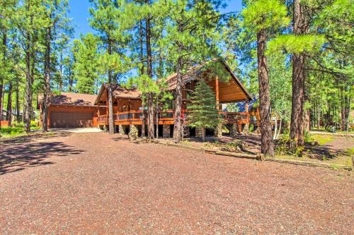 Beautiful Pinetop Gem with Fire Pit, Deck and Grill!