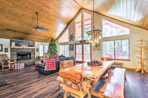 Beautiful Pinetop Gem with Fire Pit, Deck and Grill!