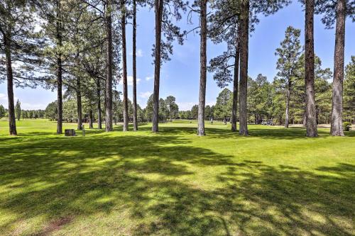 Beautiful Pinetop Gem with Fire Pit, Deck and Grill!