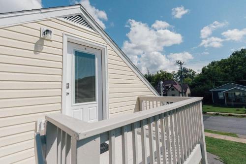 Charming Apt with chic decor Superhost w 5 Stars in Bristol (TN)