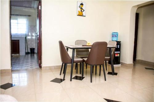 Exquisite 2BR Ensuite Apartment close to Rupa Mall, Mediheal Hospital, and St Lukes Hospital