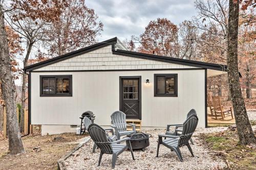Cottage w/ Grill & Fire Pit in Osage Beach!, Osage Beach