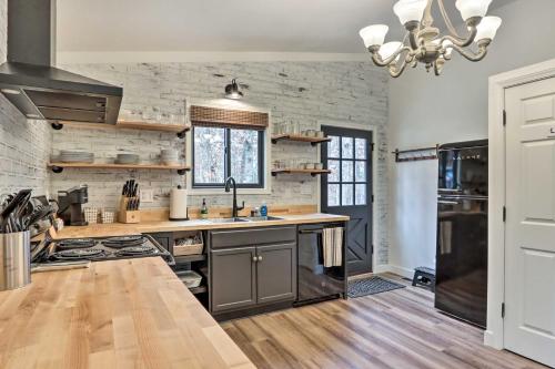 Cottage w/ Grill & Fire Pit in Osage Beach!, Osage Beach (foto 9)