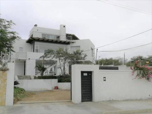 Moderna casa con vista al mar, con jacuzzi y piscina privada