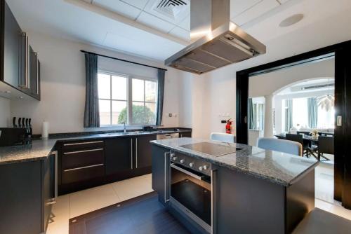 Vacationer Holiday Homes I Modern 3 Bed Villa I Private Pool I Luxury Retreat I Whispering Pines, Dubai (Foto 4)
