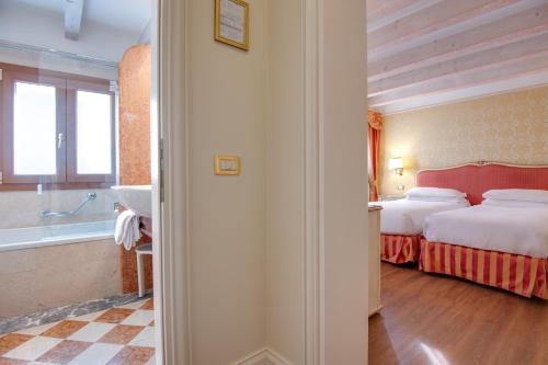 Hotel Antiche Figure - image 8