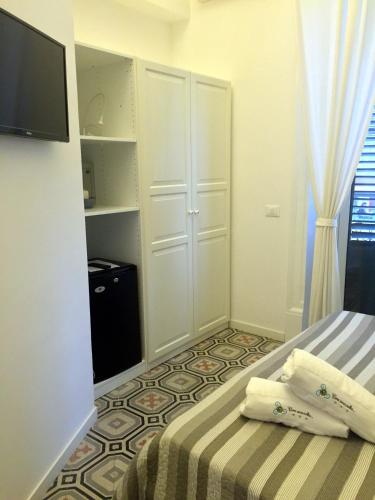 Deluxe Double Room image 5