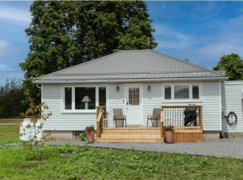 Steps to Lake on the Mountain - License ST-2020-0324 R1 in Glenora (ON)