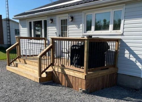 Steps to Lake on the Mountain - License ST-2020-0324 R1 in Glenora (ON)