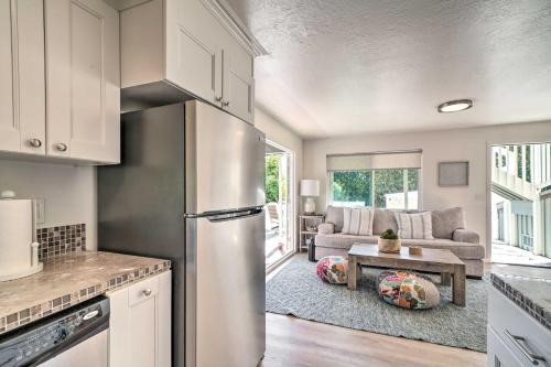 Cozy Cali Condo, Walk to Summerland Beach! in Summerland, USA