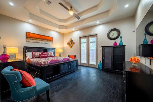 Luxurious 5BR Home Sleeps-14 in Houston, USA