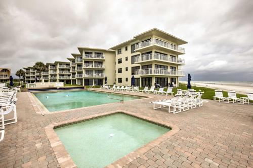 Smyrna Beach Condo with Beach View and Pool Access! in New Smyrna Beach, USA