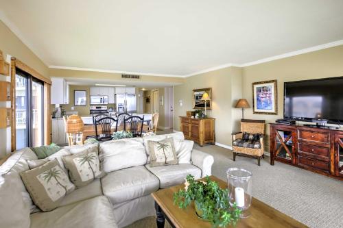 Smyrna Beach Condo with Beach View and Pool Access! in New Smyrna Beach, USA