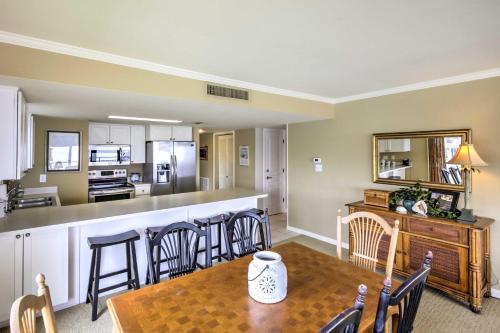 Smyrna Beach Condo with Beach View and Pool Access! in New Smyrna Beach, USA