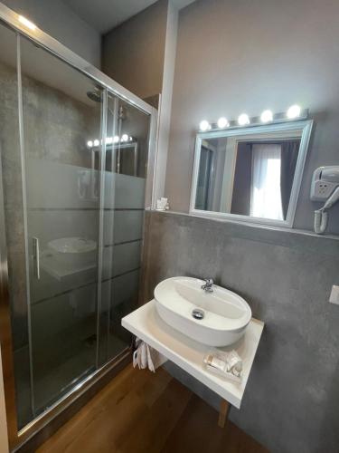 Double Room with Private Bathroom image 1
