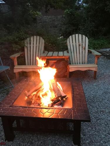Escape To The Country @ Bron Offa Bach in Coedpoeth
