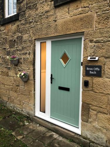 Escape To The Country @ Bron Offa Bach in Coedpoeth
