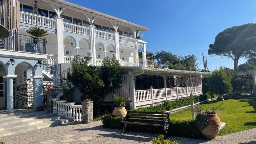 Diaporos Hotel - image 7