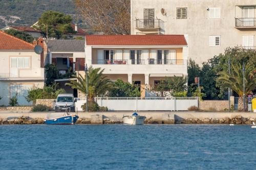 Apartments by the sea Rogoznica - 7558 - Rogoznica