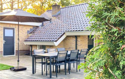 Nice Home In Putten With Kitchen