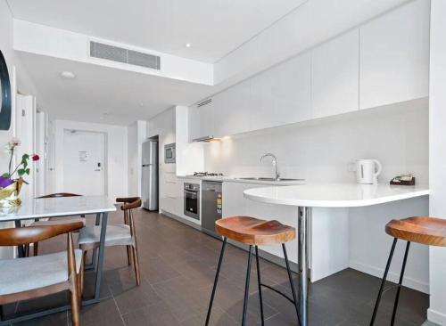 Lvl 24 Family apartment in the heart of CBD by Stylish Stays