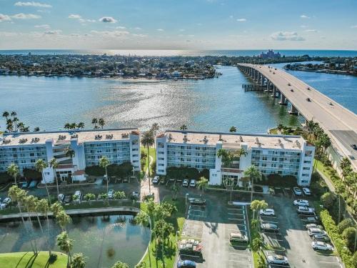 Bahia Vista Have a SandSational Time on Isla Del Sol in St Petersburg, USA