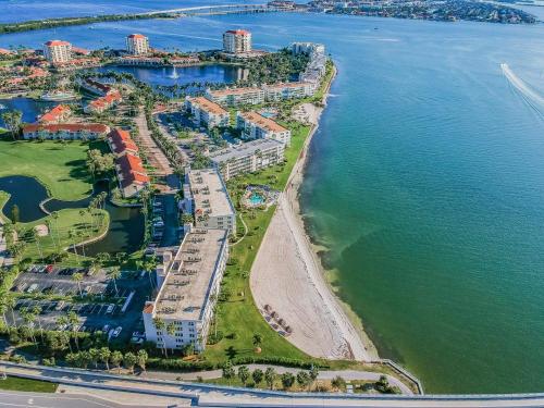 Bahia Vista Have a SandSational Time on Isla Del Sol in St Petersburg, USA