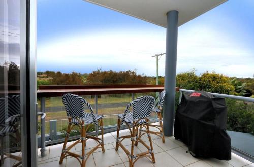 Beach Break, Bargara (photo 6)