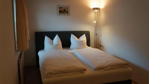 3 bedrooms, 5 beds