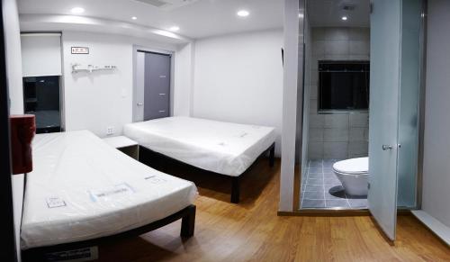 Seoul N Hostel