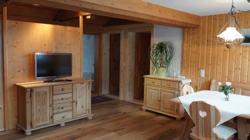 บริการและสิ่งอำนวยความสะดวก, Seppl Stoba in สครุนส์