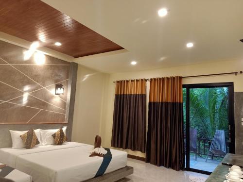 Lanta Pearl Beach Resort