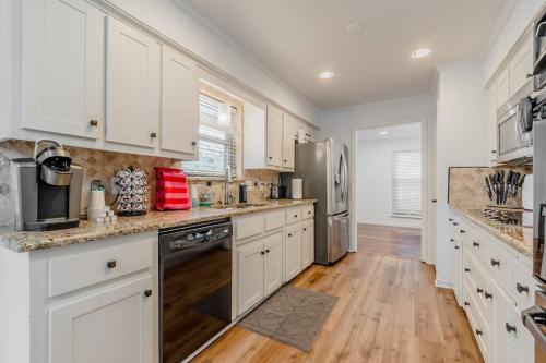 Stylish 4Beds 3xBaths Home With Heated Pool & Spa in Plano, USA