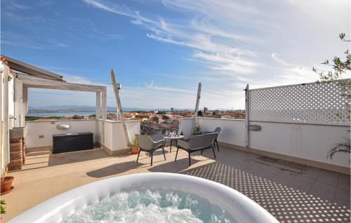 Cozy Apartment In Santantioco With House Sea View