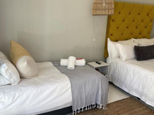 1 queen bed, 1 twin bed