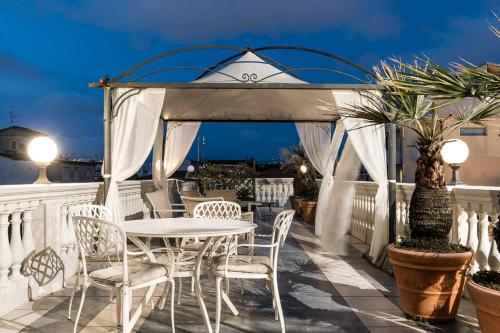 Балкон, Hotel London in Віареджо