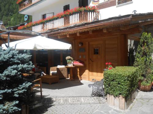 入口, 納吉恩納爾酒店 (Albergo Nazionale) in 韋爾南泰