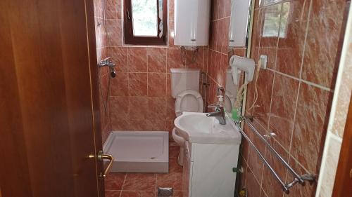 3 twin beds, 1 sofa bed