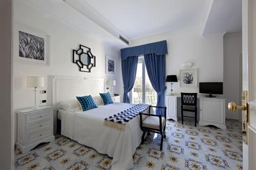 Hotel Canasta - Tap to explore photos