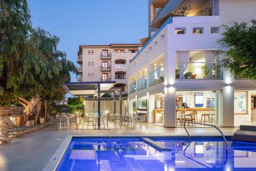Atrium Ambiance Hotel - image 11