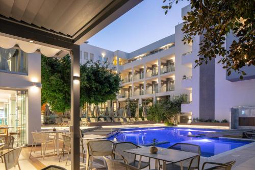 Atrium Ambiance Hotel - image 13