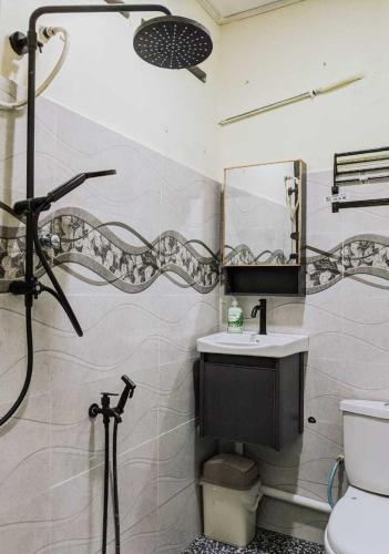 Bathroom, OYO Homes 90505 Cozy Homestay in Kemaman