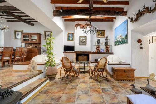 Villa Can Sarrio - Tap to explore photos