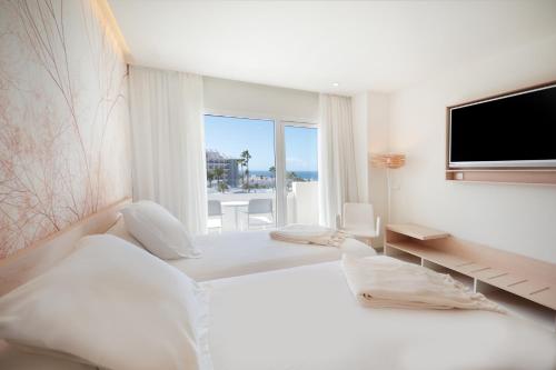 2 twin beds