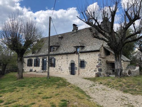 . Maison typique Auvergnate, piscine et four à pain